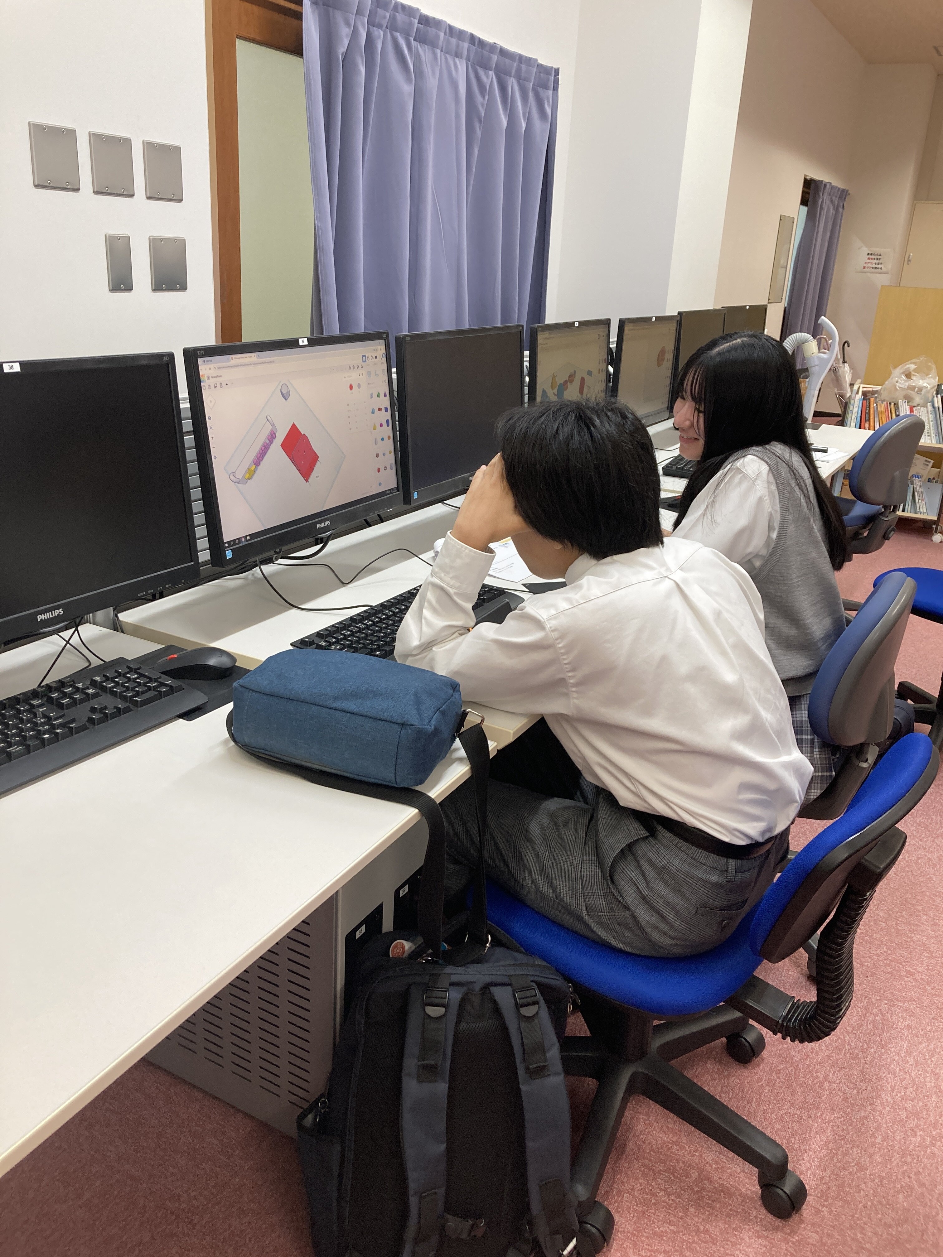 生徒会の生徒が3Dプリンター試作品作成にチャレンジ