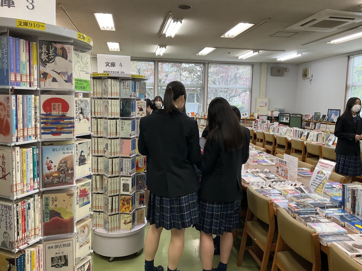 １年生キャリア講話&探究学習の様子